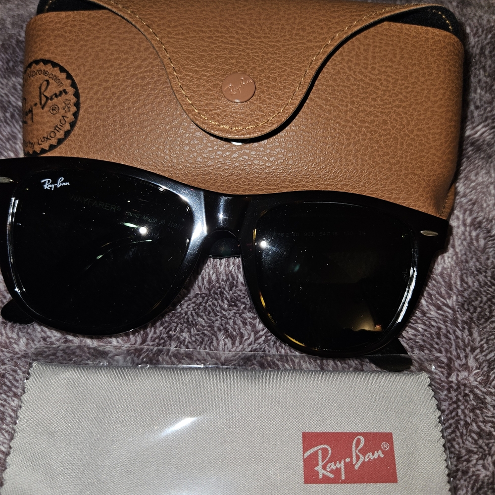 Ray-Ban Classic Black Sunglasses with Brown Case